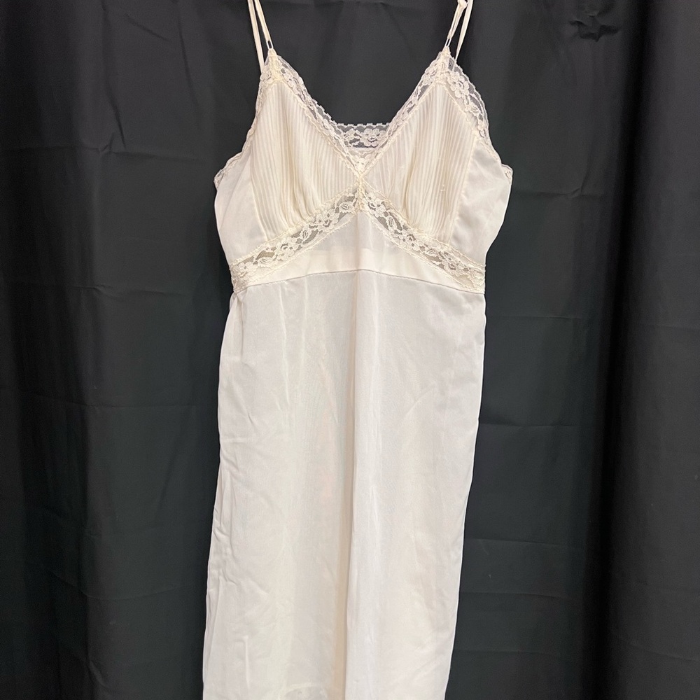 Vintage cream Slip